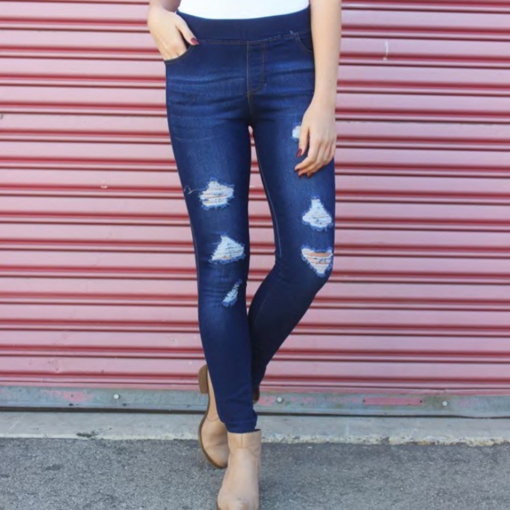 ⚡️HOST PICK⚡️Must Have Distressed Jegging
